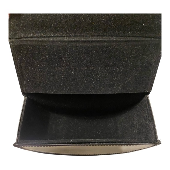 MARC by MARC JACOBS ☆ Oversize Black Leather Magnetic Sunglasses Case - Picture 6 of 6